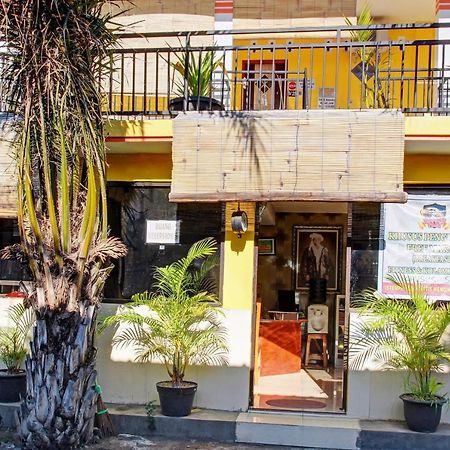 OYO 90065 Homestay Barokah Park Cotek Bagian luar foto