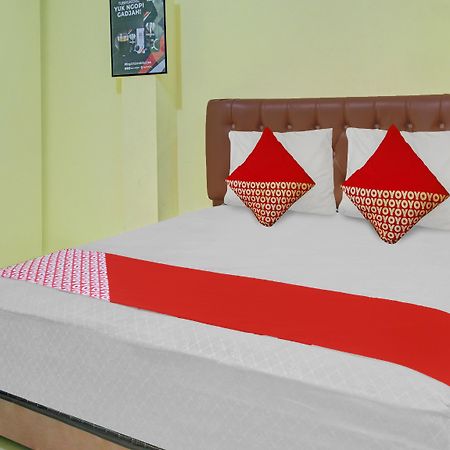 OYO 90065 Homestay Barokah Park Cotek Bagian luar foto