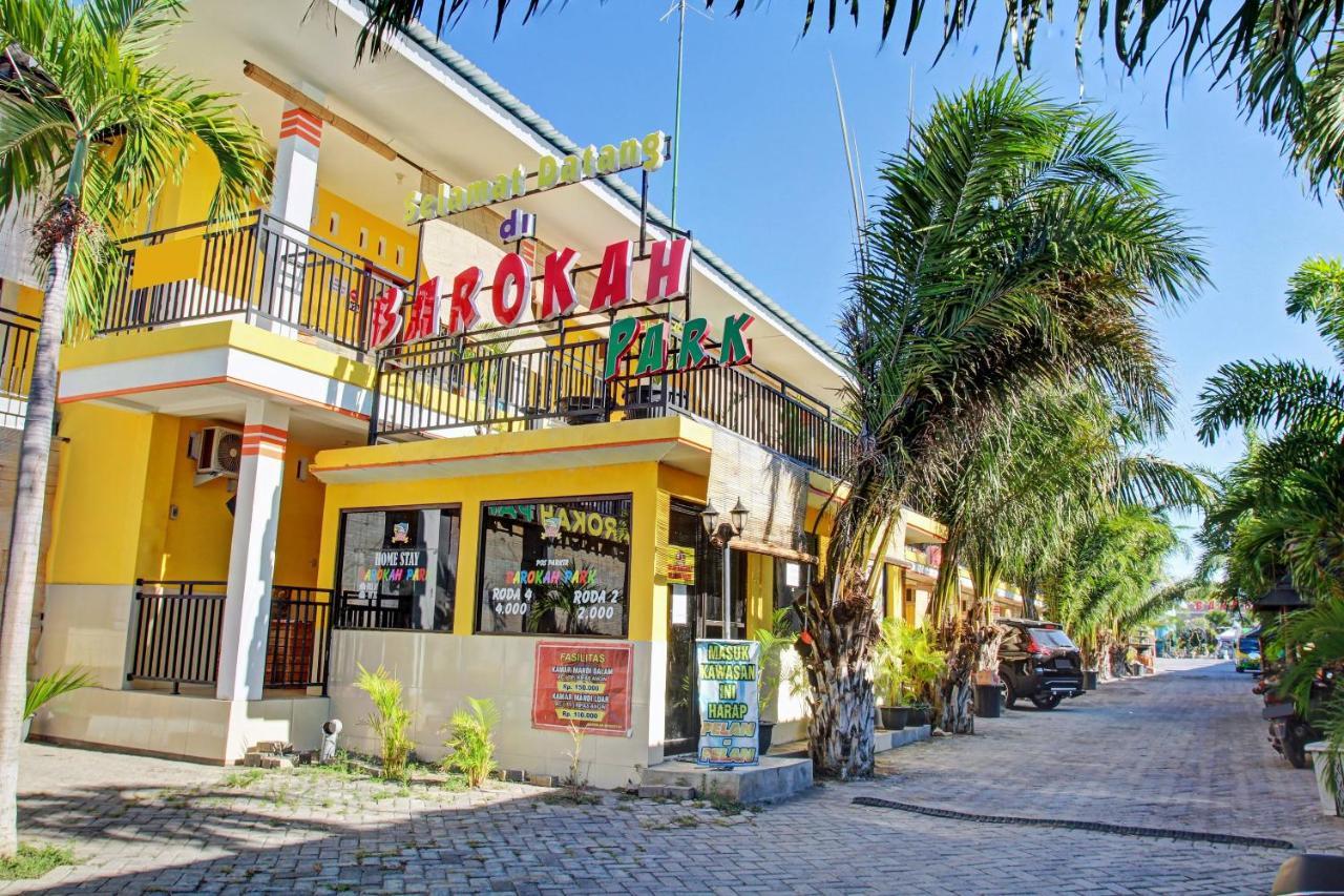 OYO 90065 Homestay Barokah Park Cotek Bagian luar foto