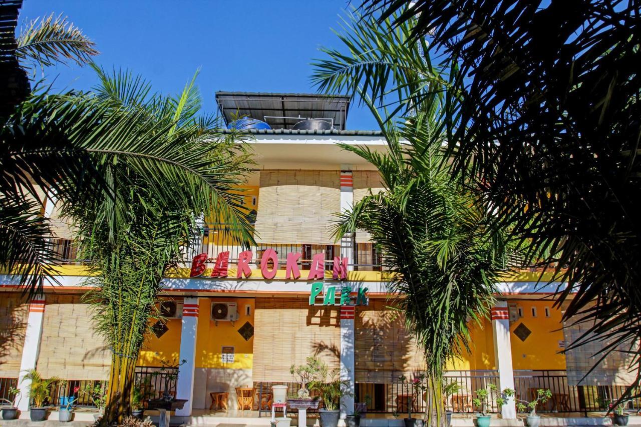 OYO 90065 Homestay Barokah Park Cotek Bagian luar foto