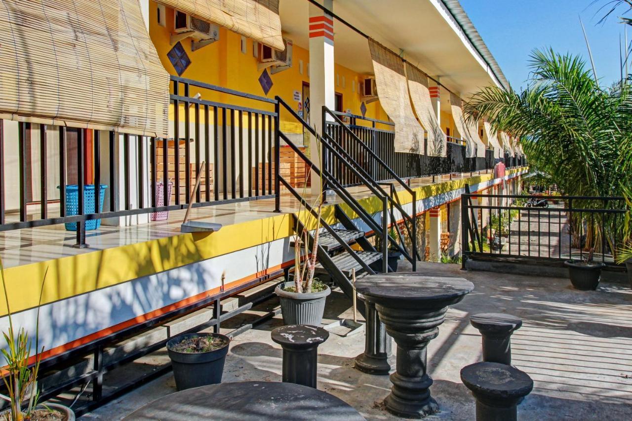 OYO 90065 Homestay Barokah Park Cotek Bagian luar foto