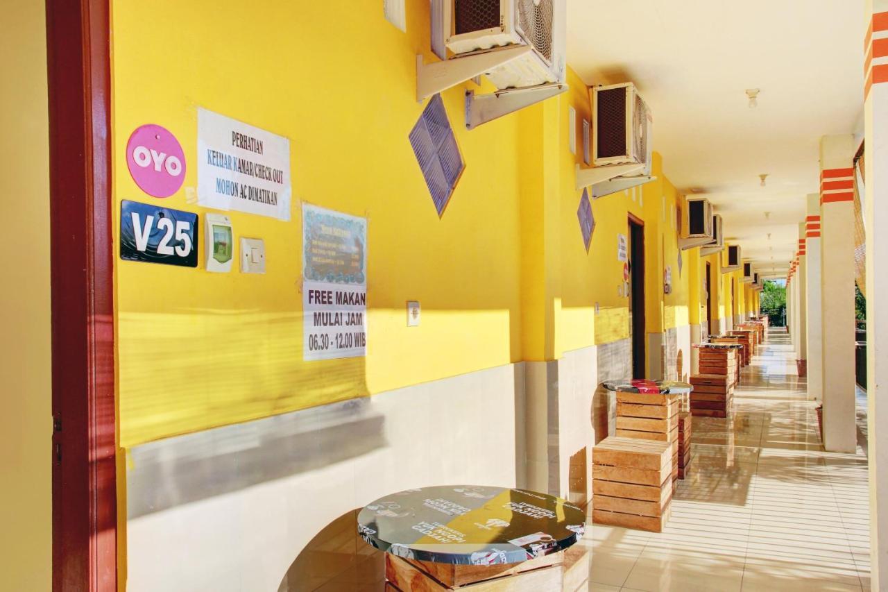 OYO 90065 Homestay Barokah Park Cotek Bagian luar foto
