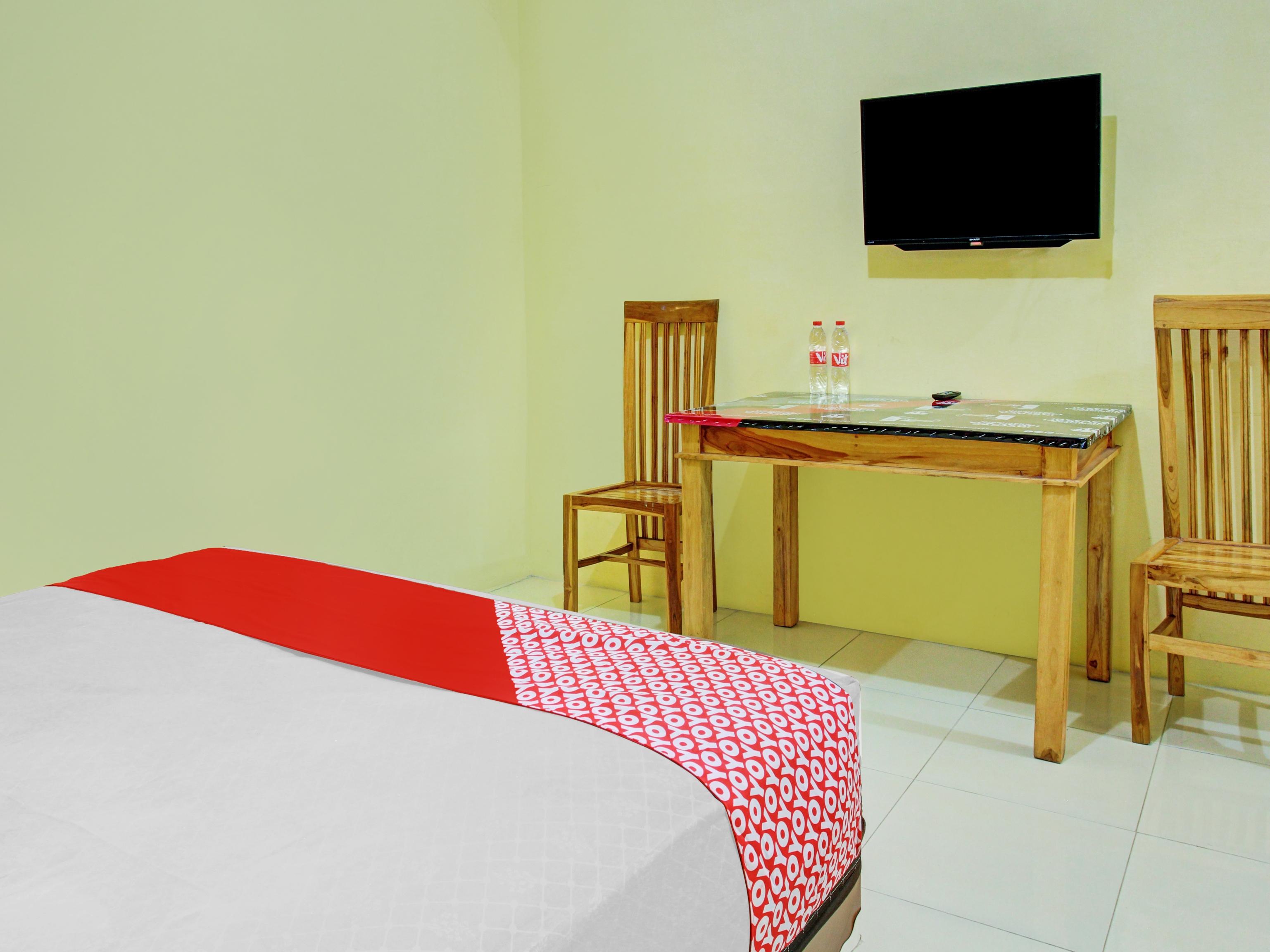 OYO 90065 Homestay Barokah Park Cotek Bagian luar foto