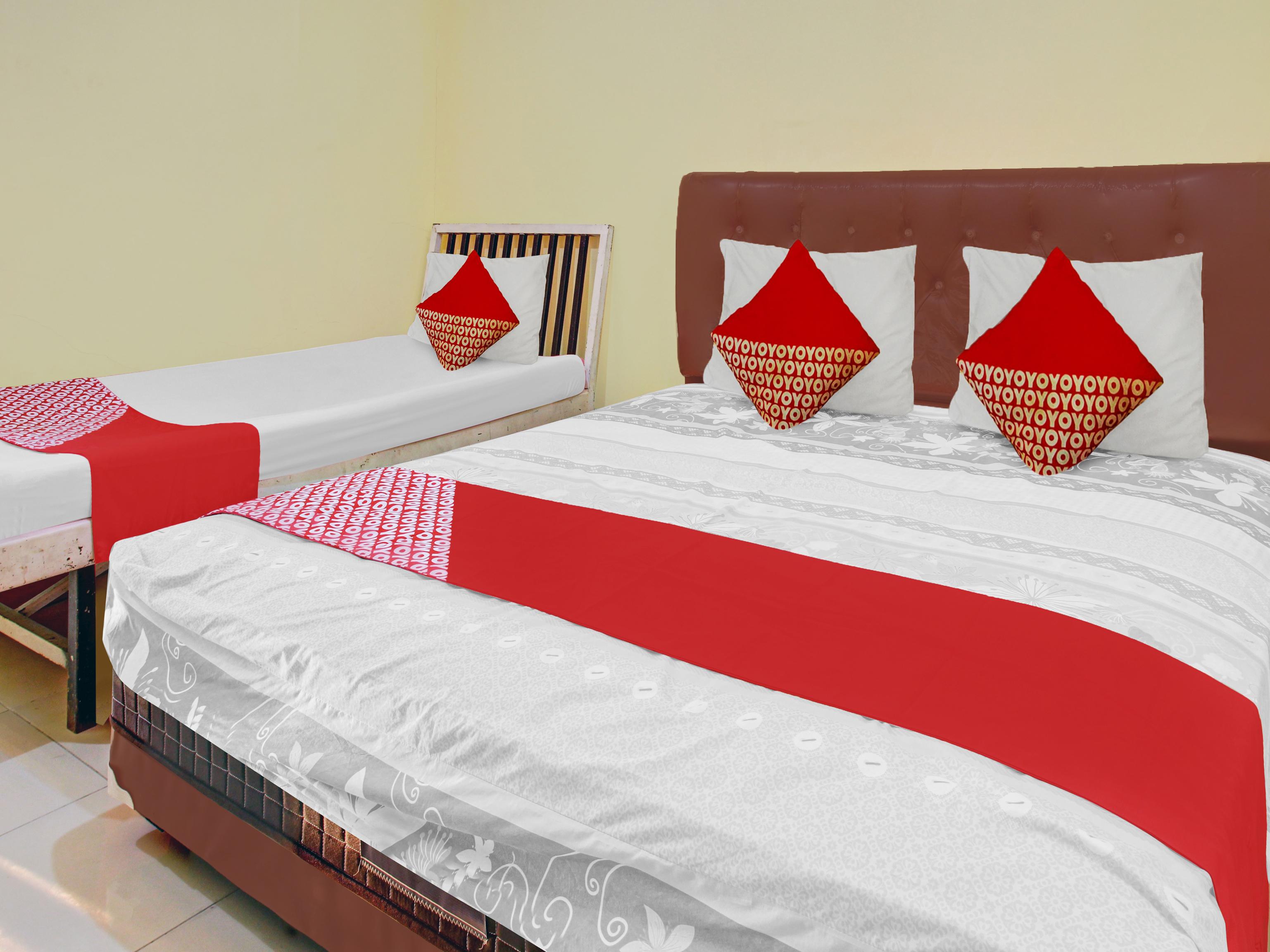 OYO 90065 Homestay Barokah Park Cotek Bagian luar foto