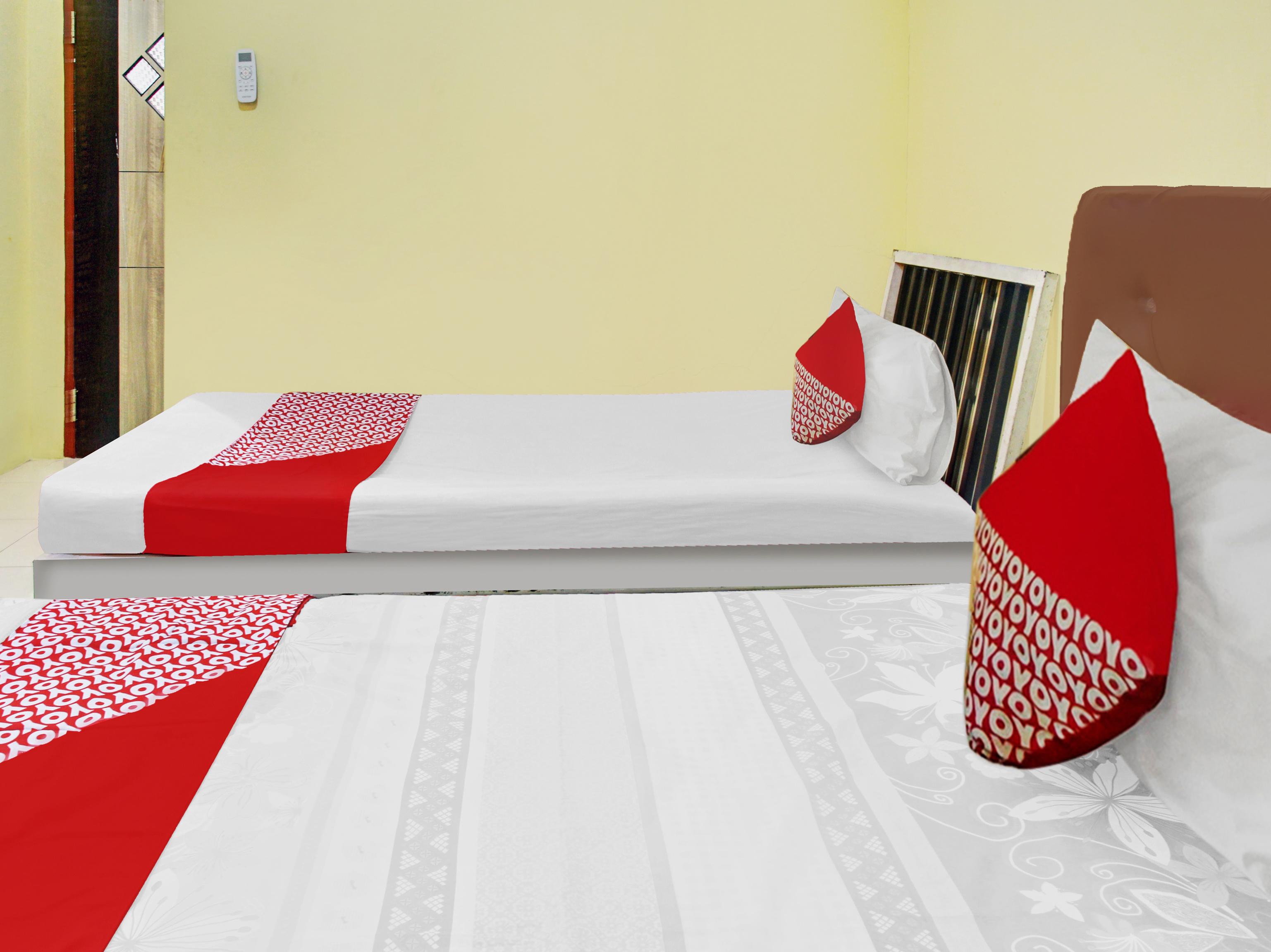 OYO 90065 Homestay Barokah Park Cotek Bagian luar foto