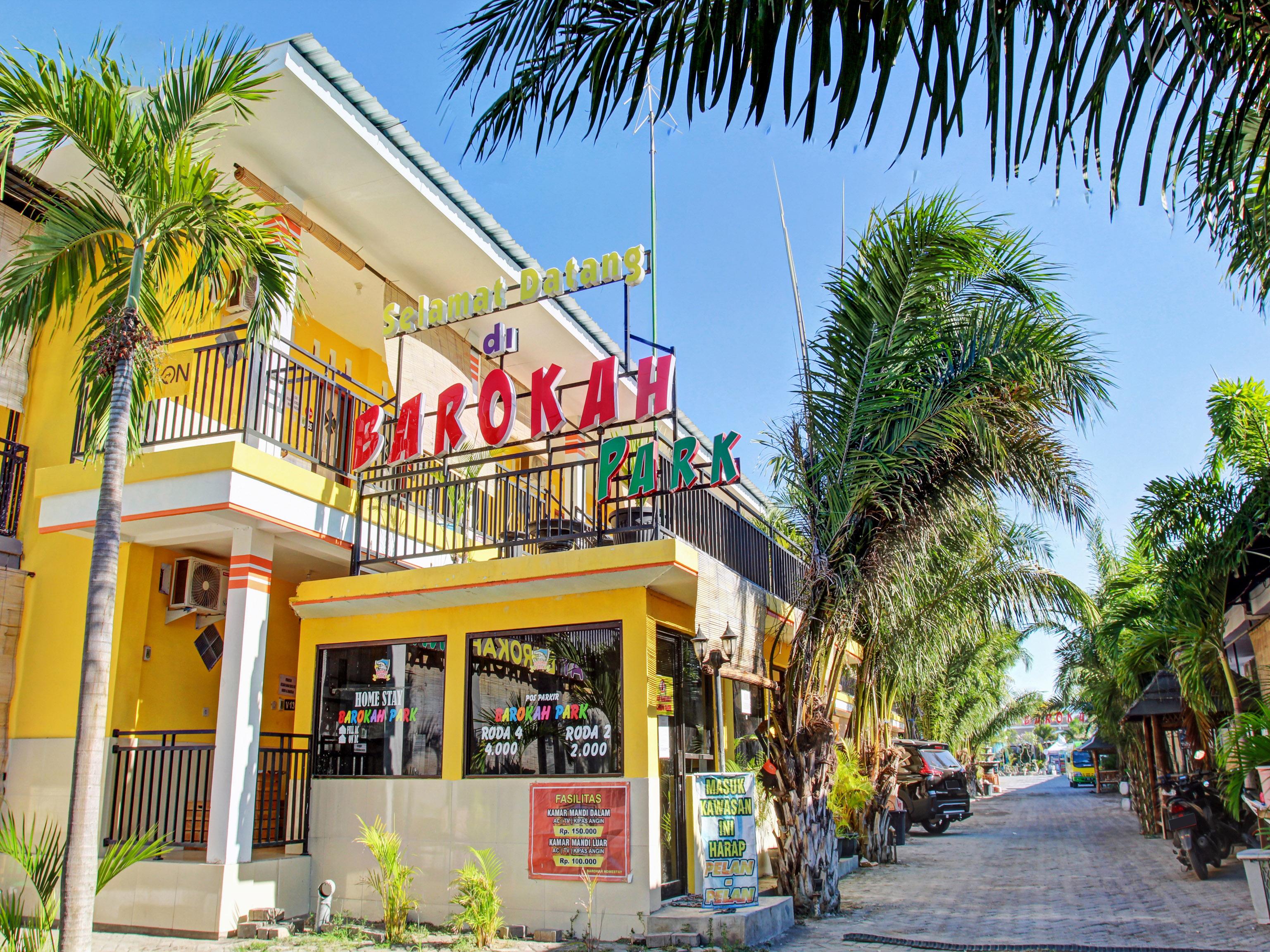 OYO 90065 Homestay Barokah Park Cotek Bagian luar foto