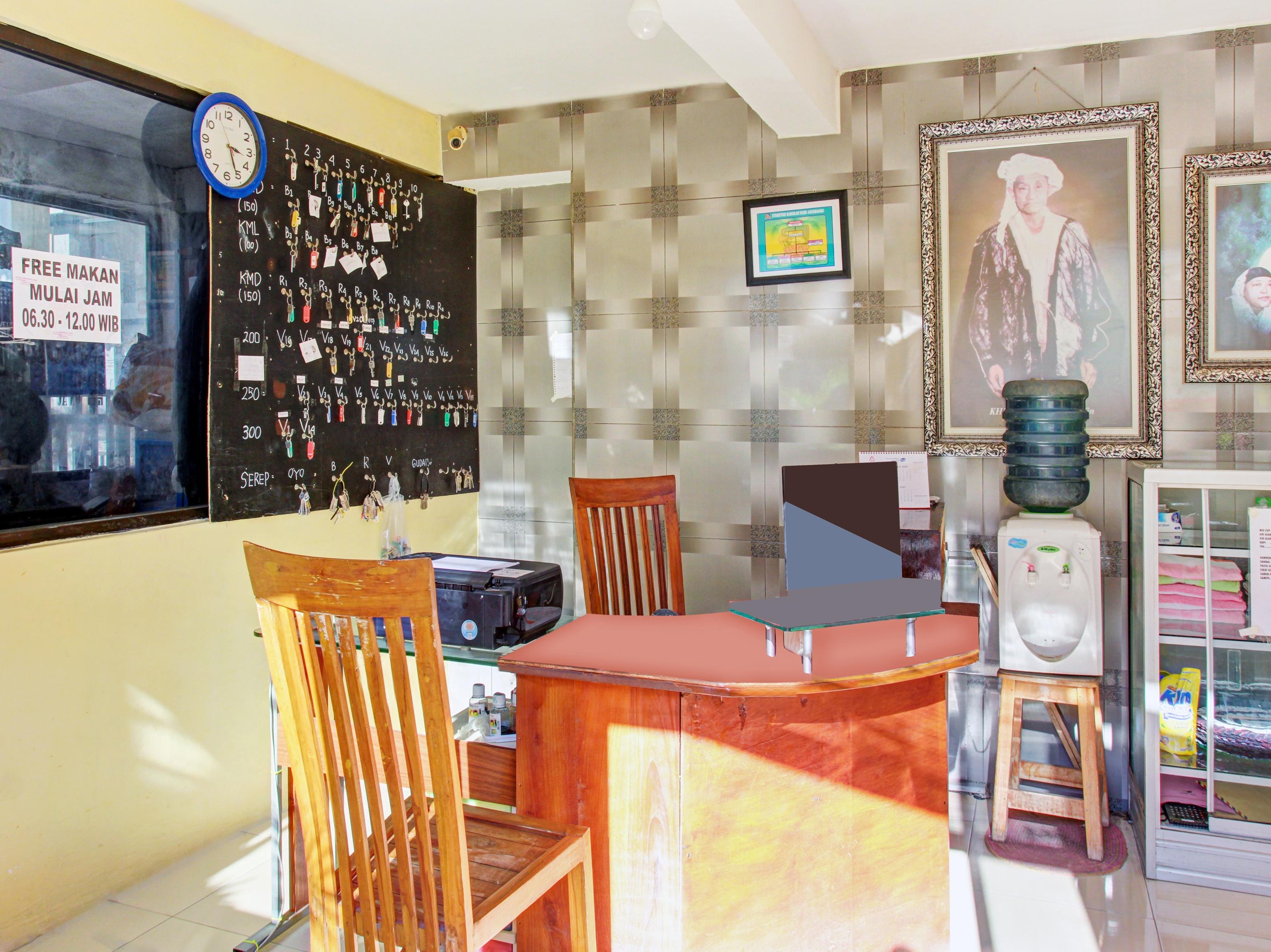 OYO 90065 Homestay Barokah Park Cotek Bagian luar foto